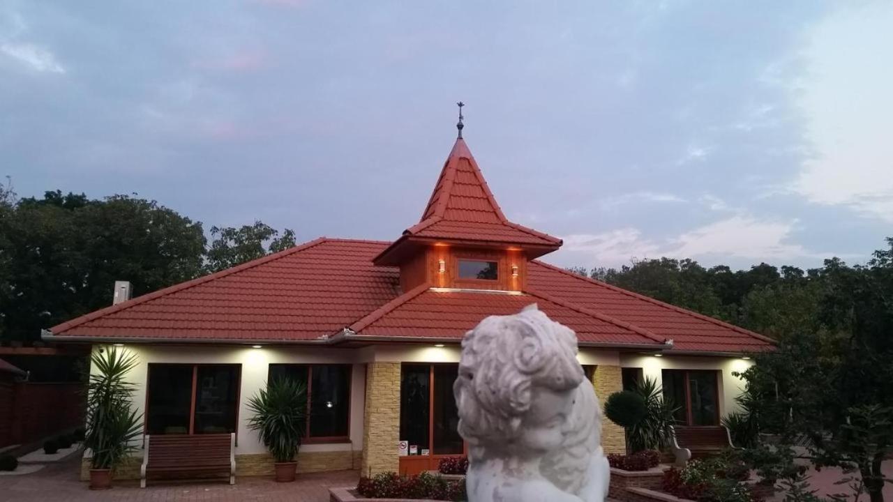 Bornemisza Kuria Wellness Resort Tiszabecs エクステリア 写真