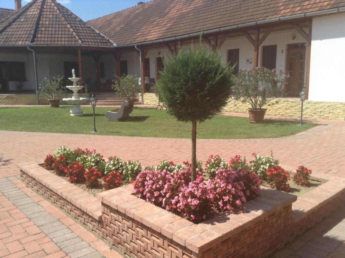 Bornemisza Kuria Wellness Resort Tiszabecs エクステリア 写真