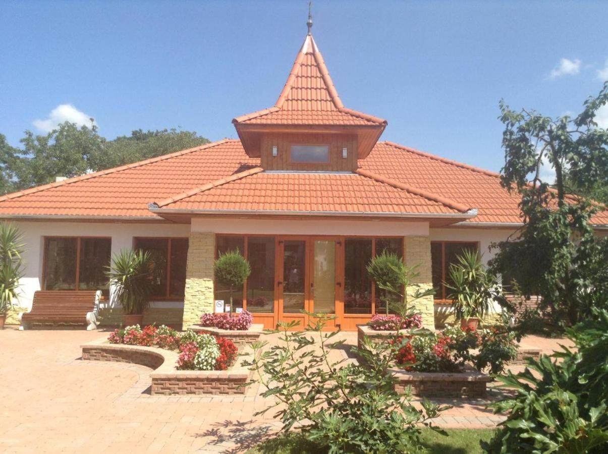 Bornemisza Kuria Wellness Resort Tiszabecs エクステリア 写真