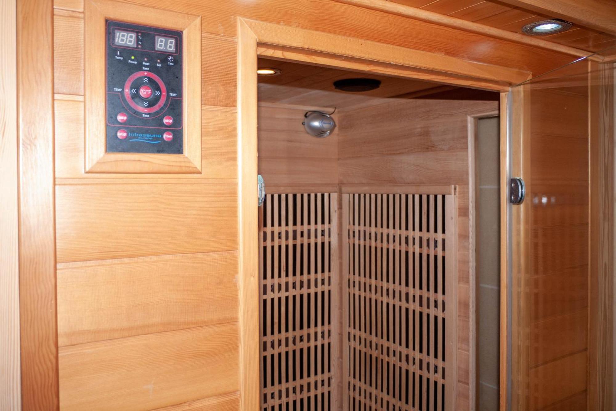 Bornemisza Kuria Wellness Resort Tiszabecs エクステリア 写真